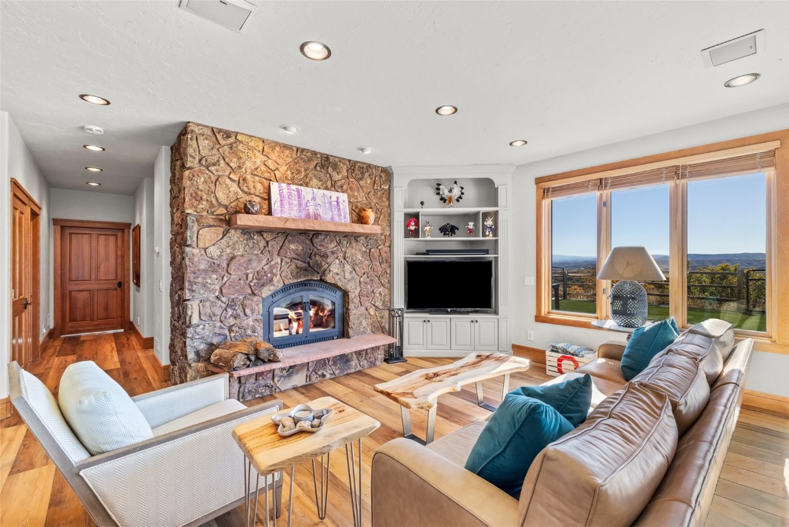 44300 Diamondback WAY