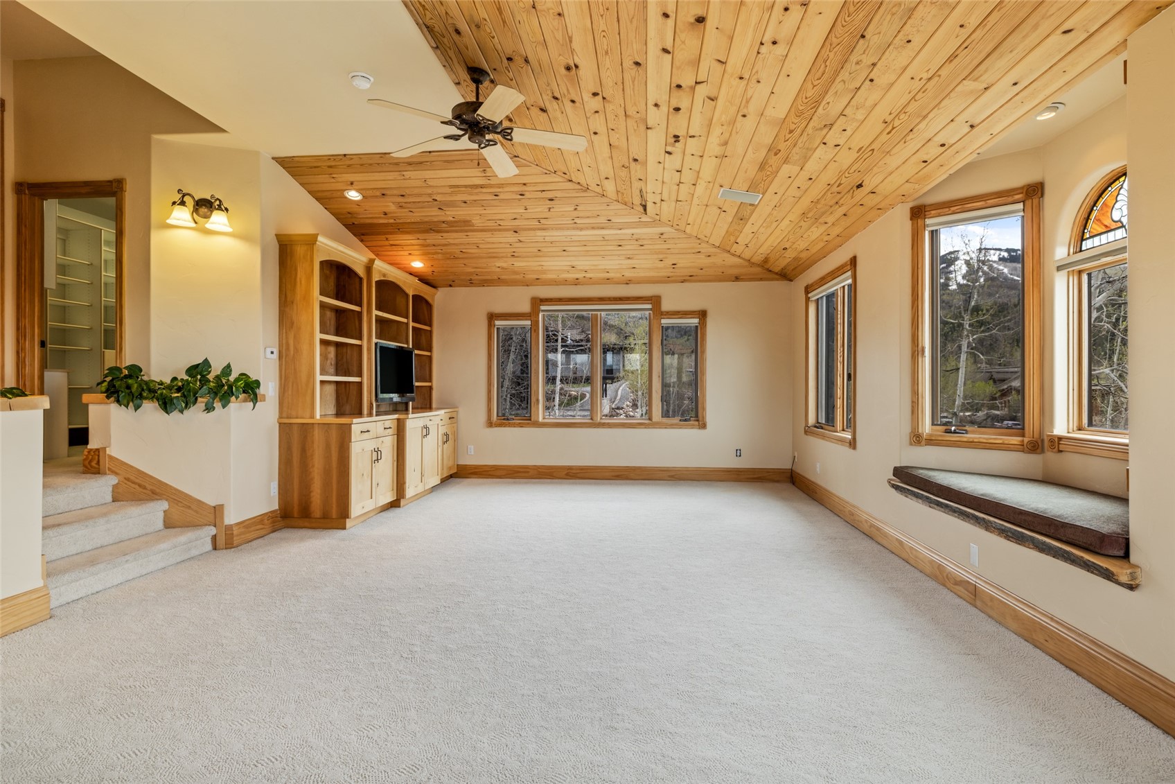 560 Steamboat BOULEVARD