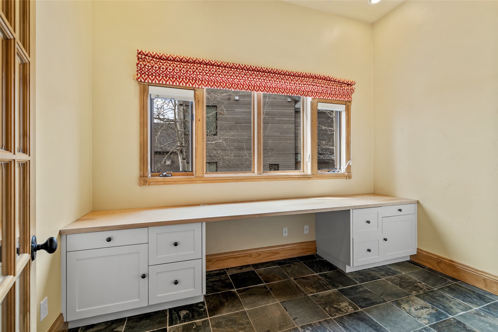 560 Steamboat BOULEVARD