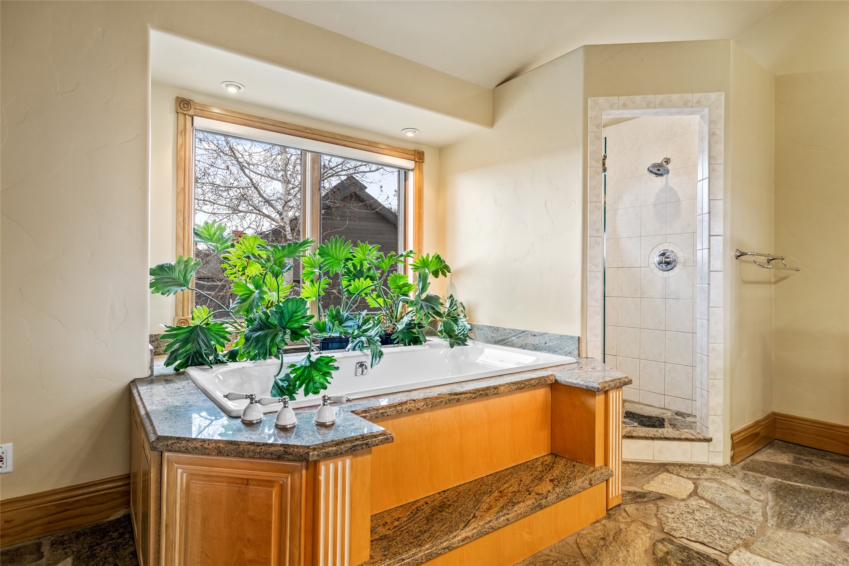 560 Steamboat BOULEVARD