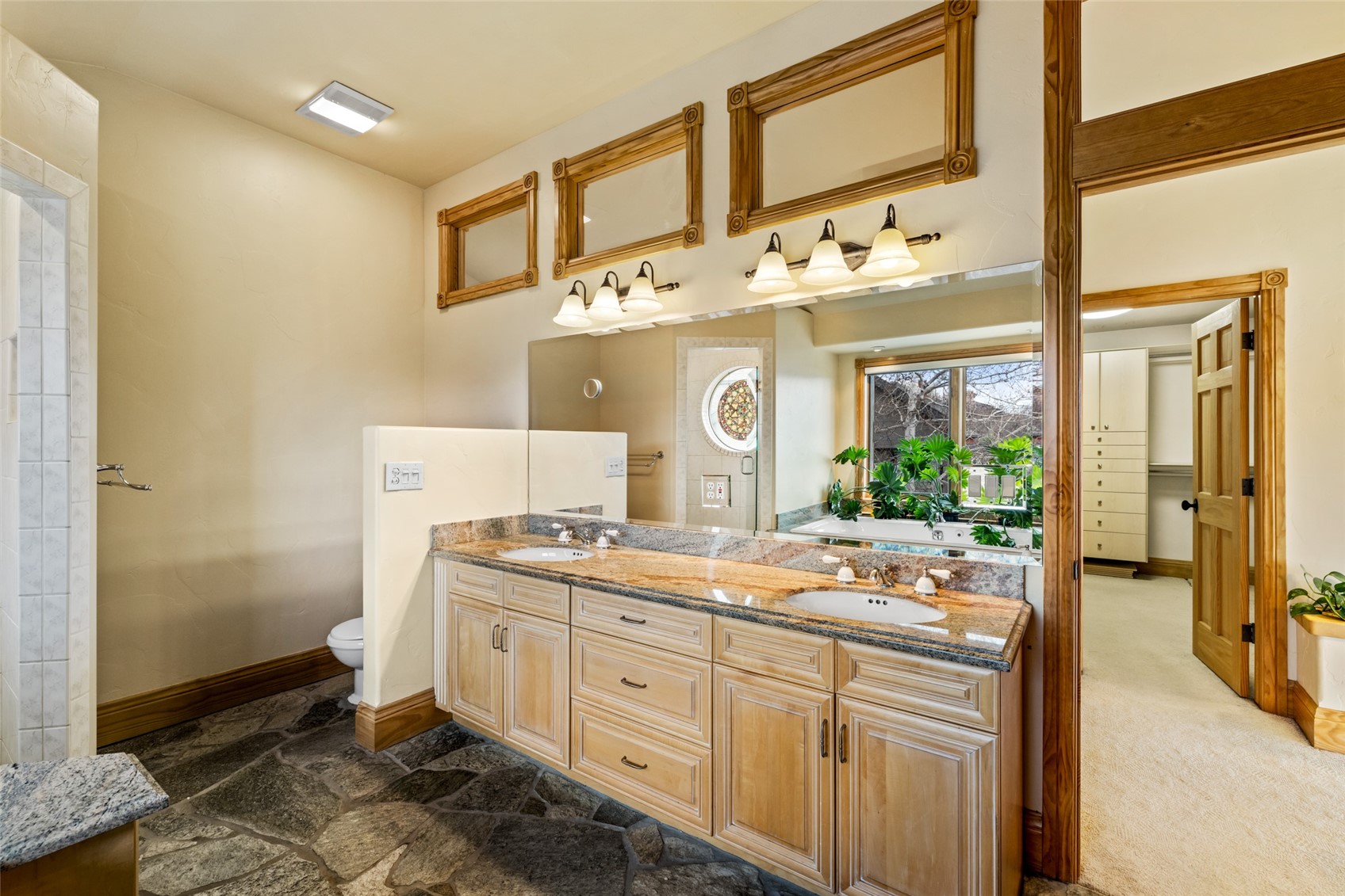 560 Steamboat BOULEVARD