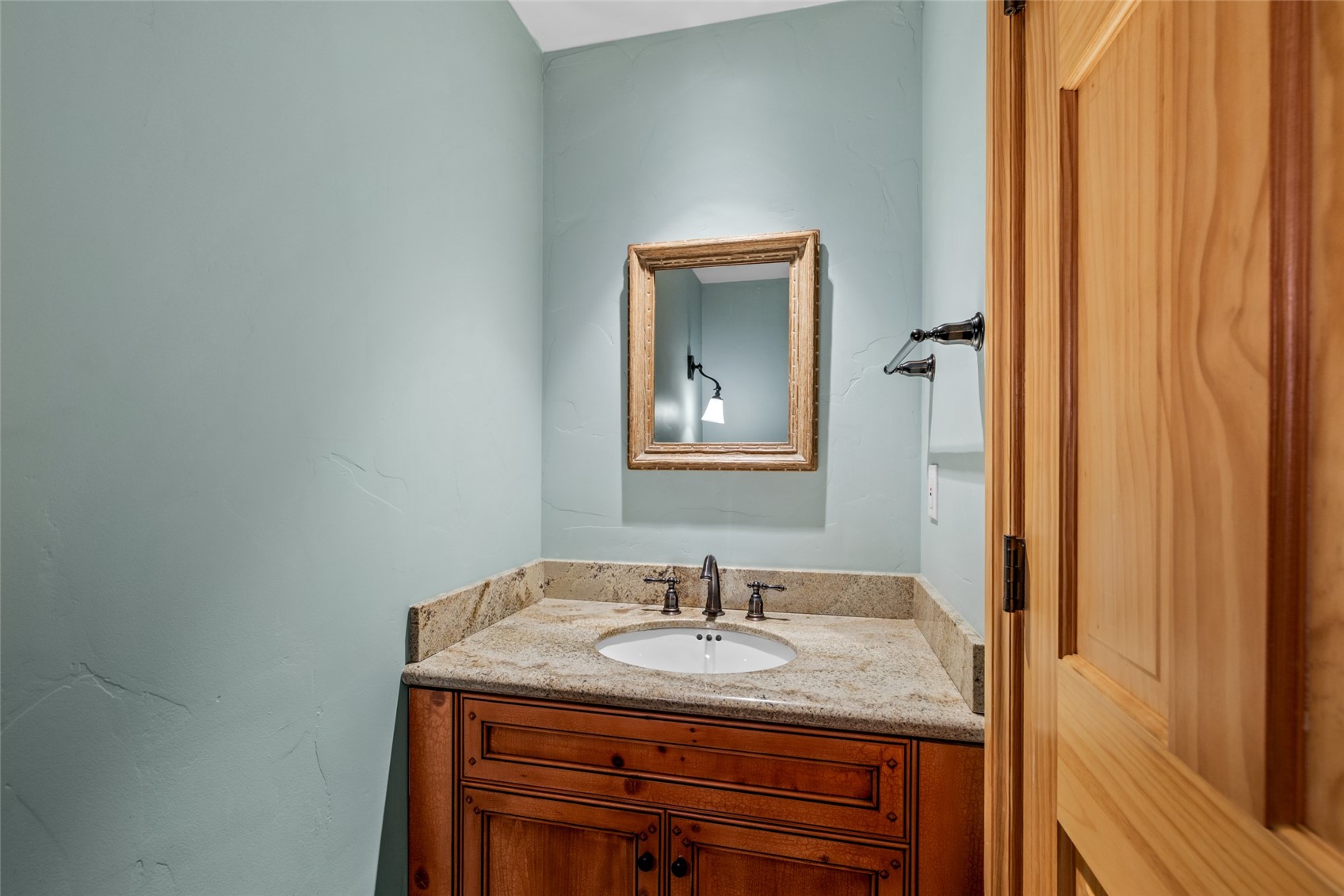 560 Steamboat BOULEVARD