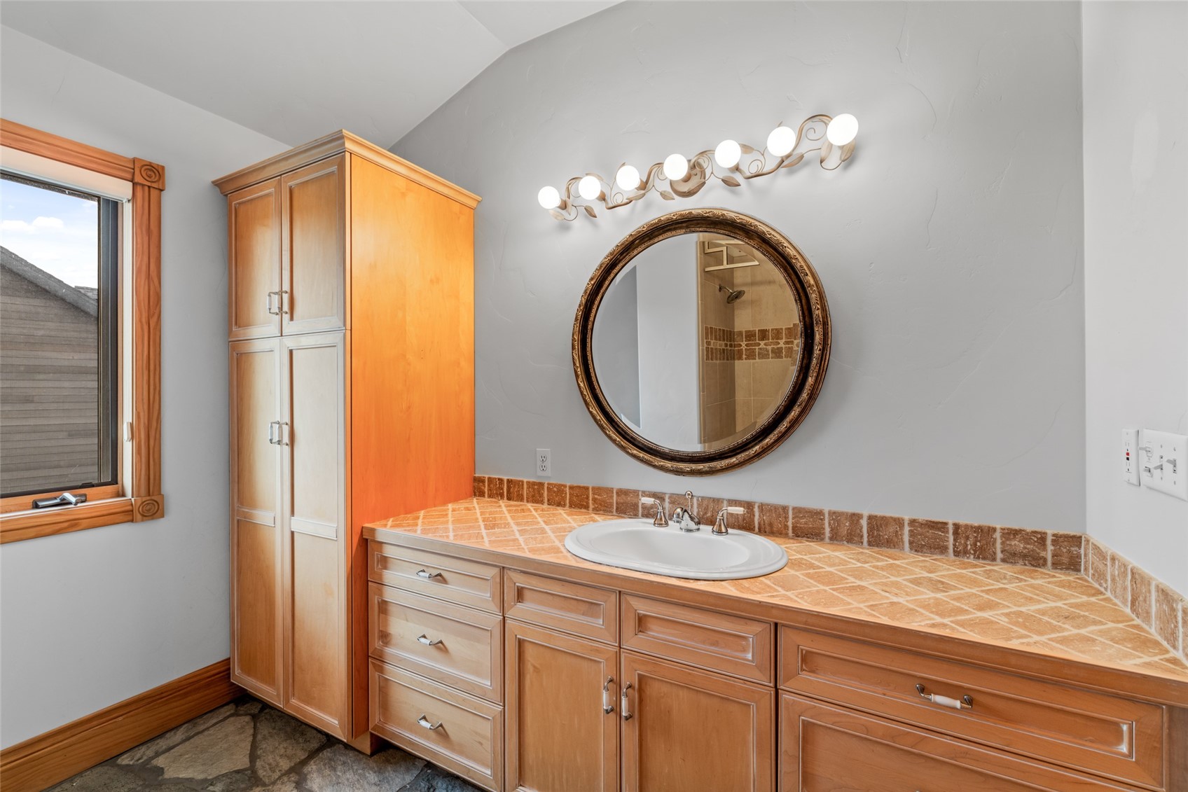 560 Steamboat BOULEVARD