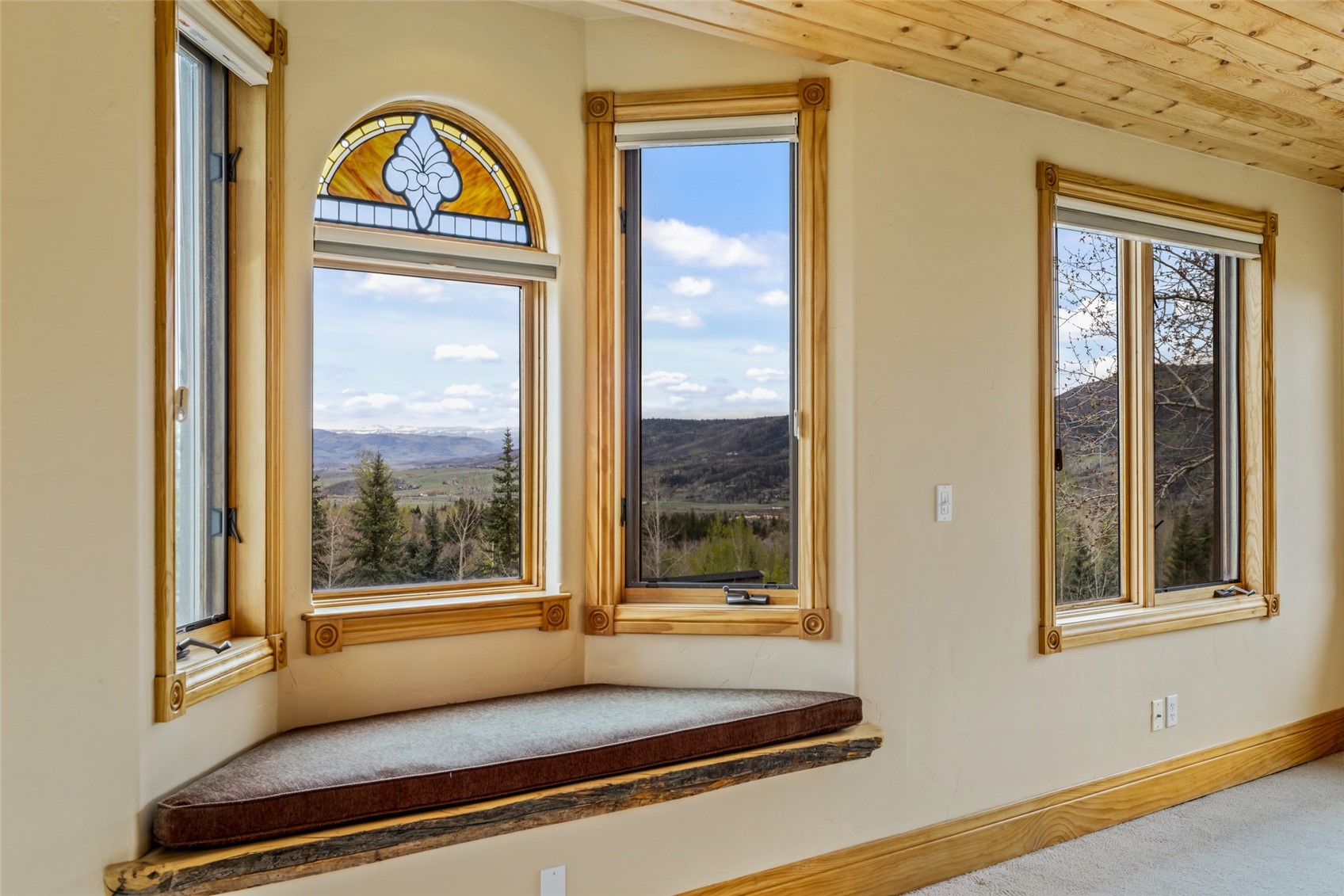 560 Steamboat BOULEVARD