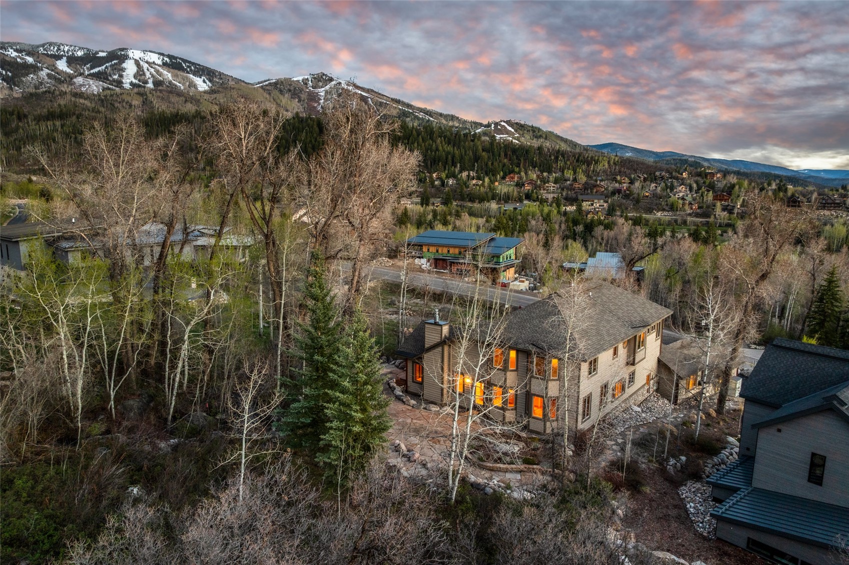 560 Steamboat BOULEVARD