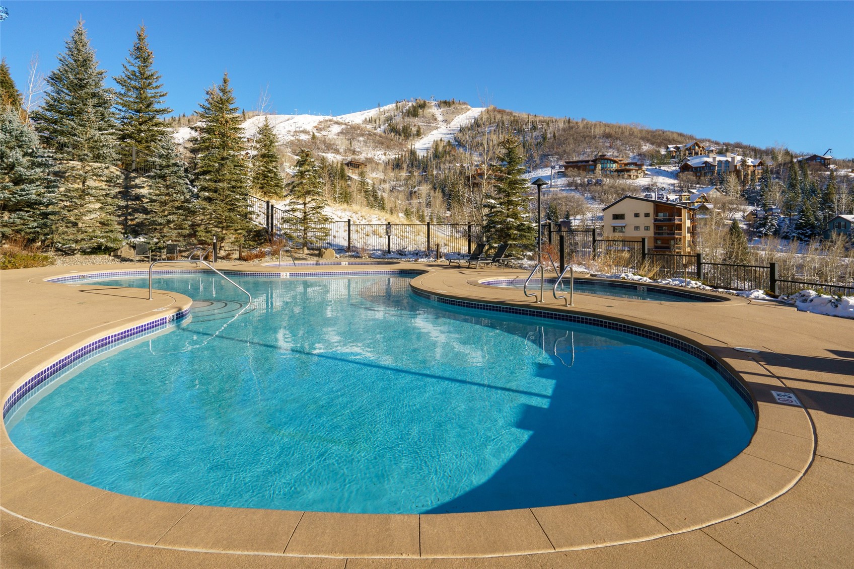 2410 Chutes LANE 2201