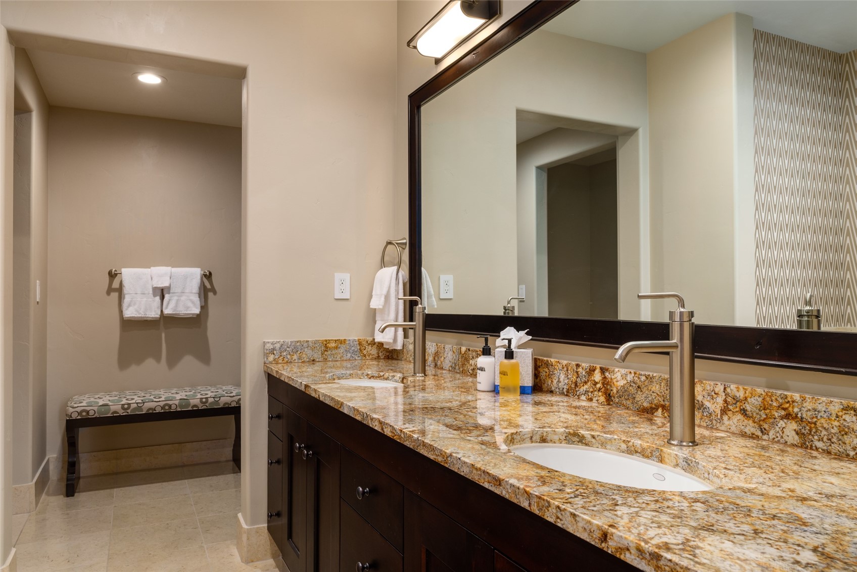 2410 Chutes LANE 2201