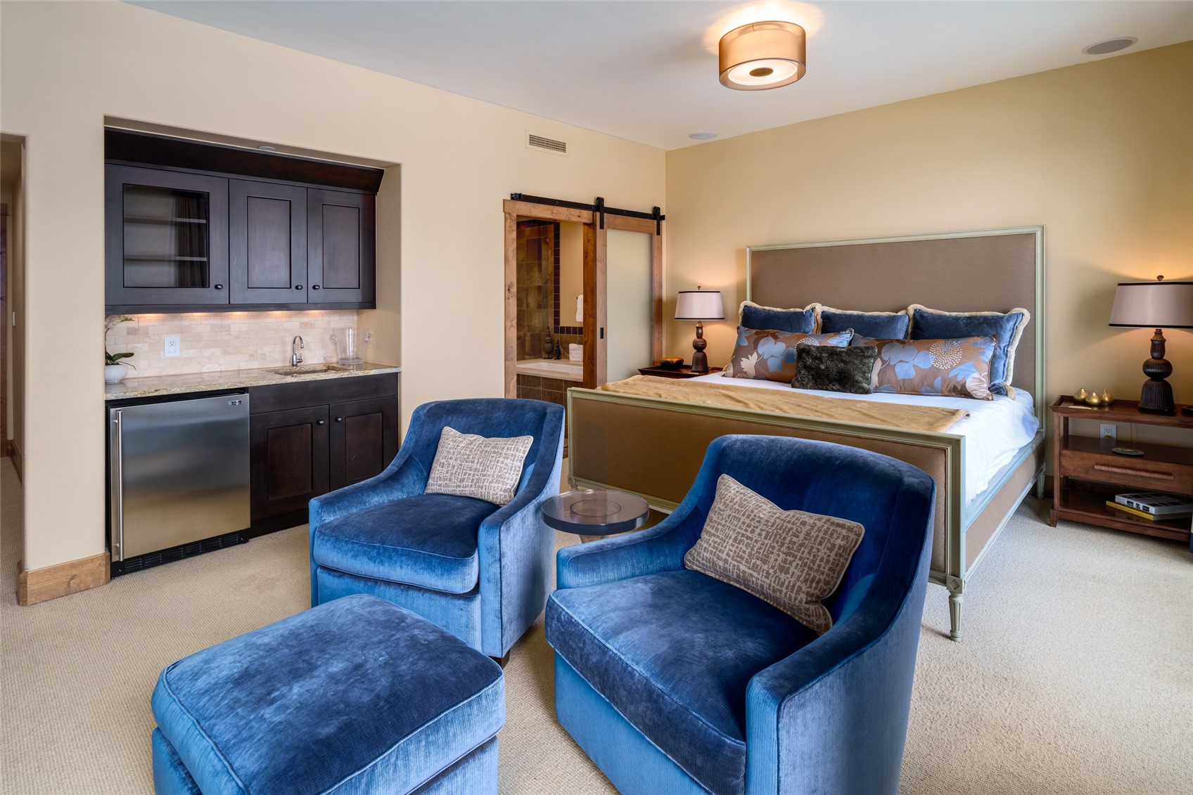 2410 Chutes LANE 2201