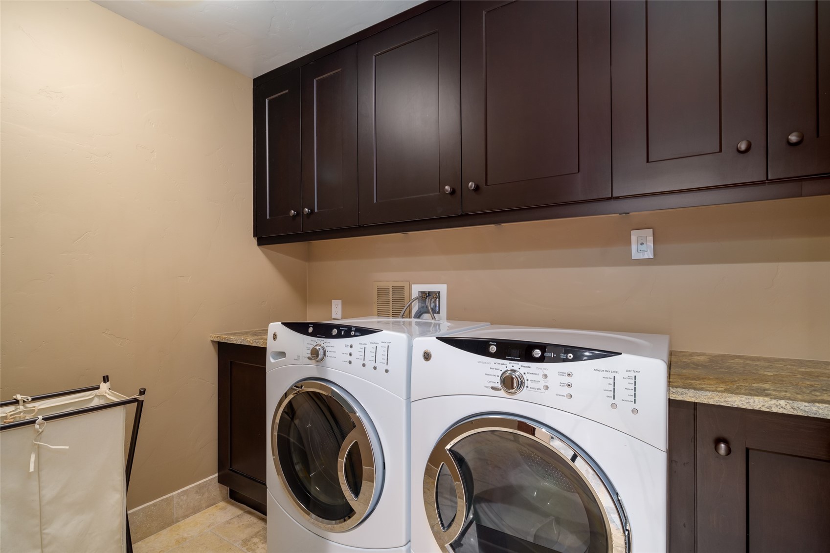 2410 Chutes LANE 2201