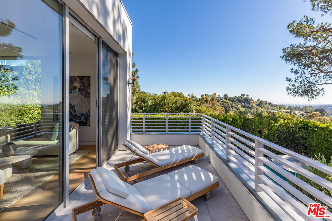 9011 Alto Cedro Dr