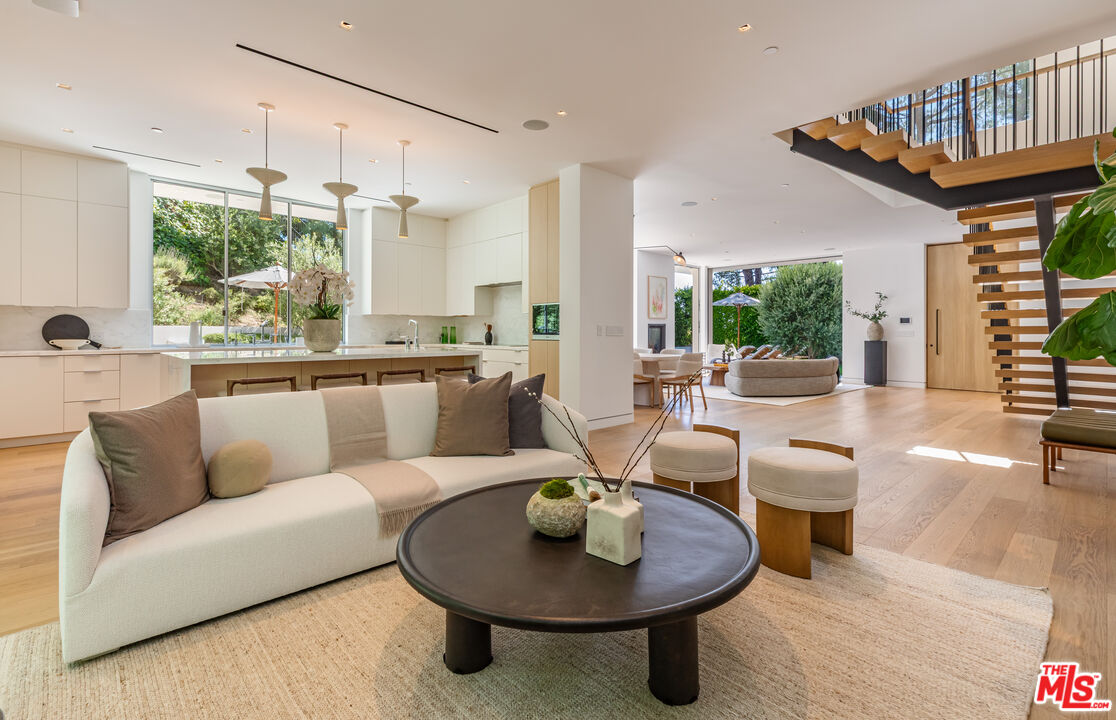 9011 Alto Cedro Dr
