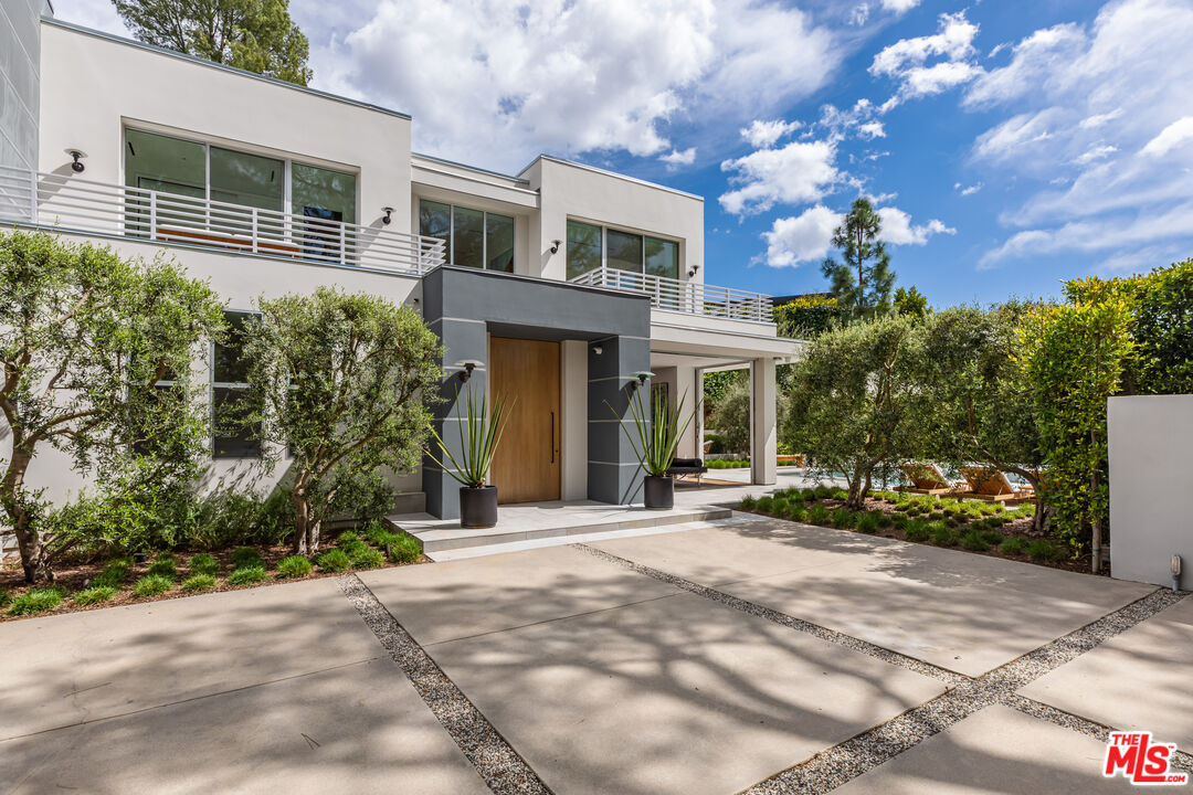 9011 Alto Cedro Dr