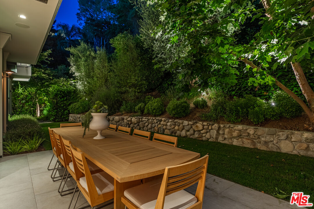 9011 Alto Cedro Dr