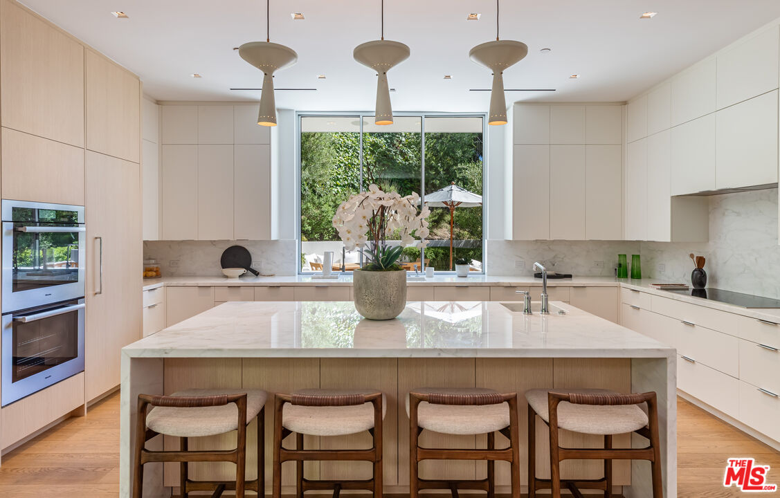 9011 Alto Cedro Dr