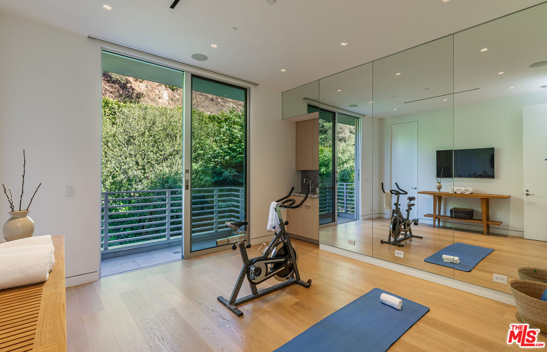 9011 Alto Cedro Dr