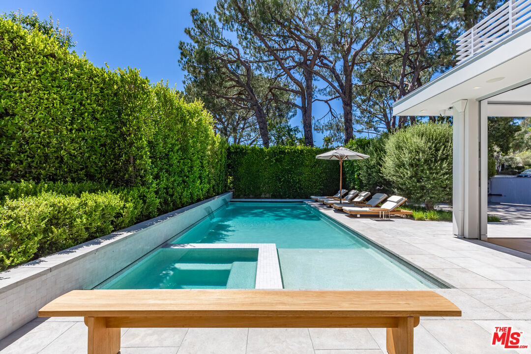 9011 Alto Cedro Dr