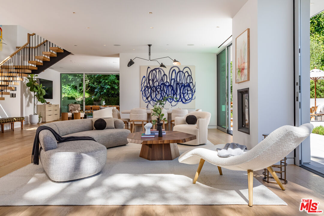 9011 Alto Cedro Dr