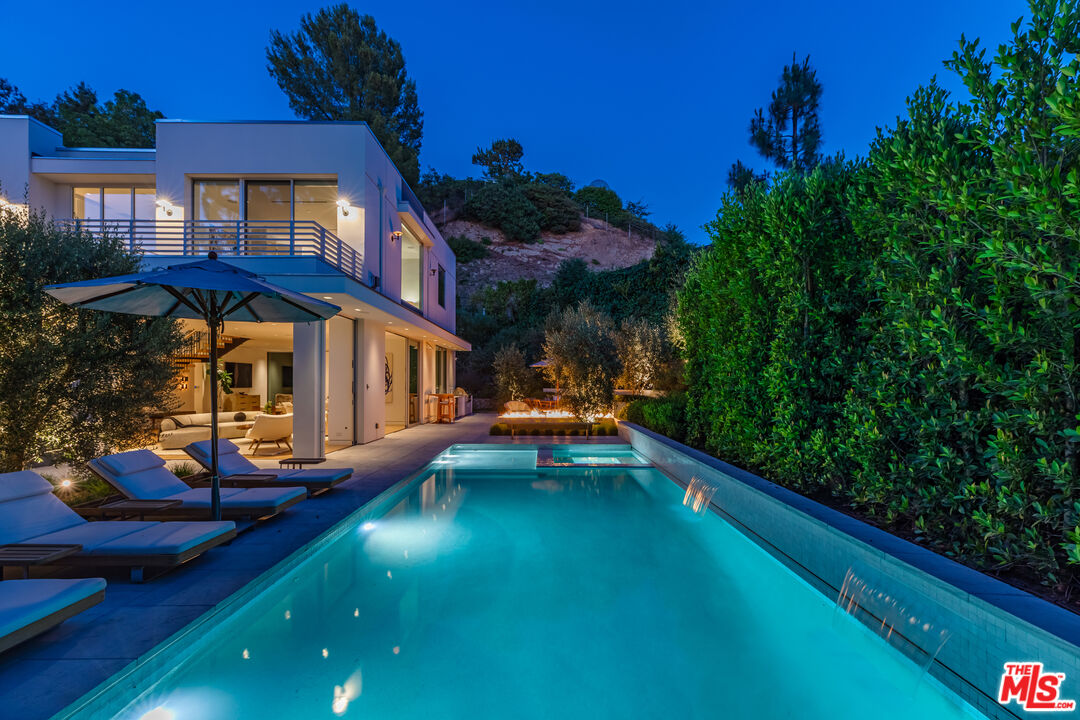 9011 Alto Cedro Dr