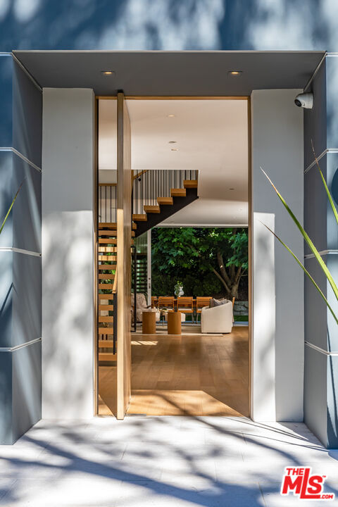9011 Alto Cedro Dr