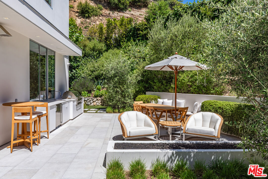 9011 Alto Cedro Dr