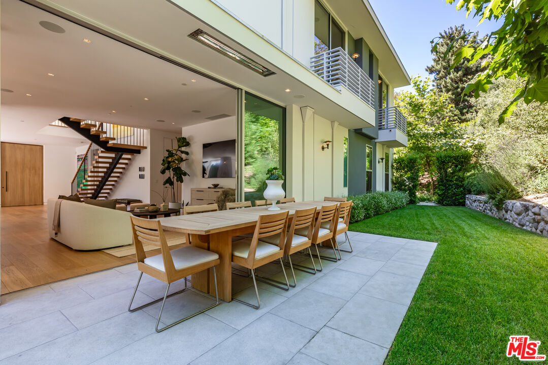 9011 Alto Cedro Dr