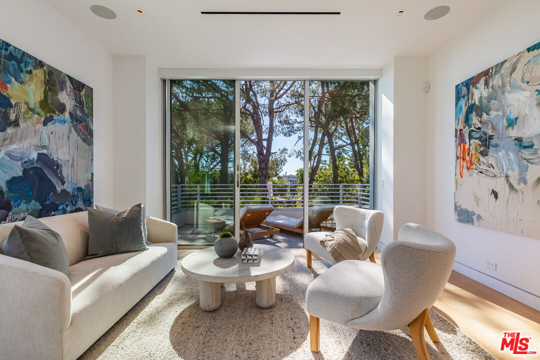 9011 Alto Cedro Dr