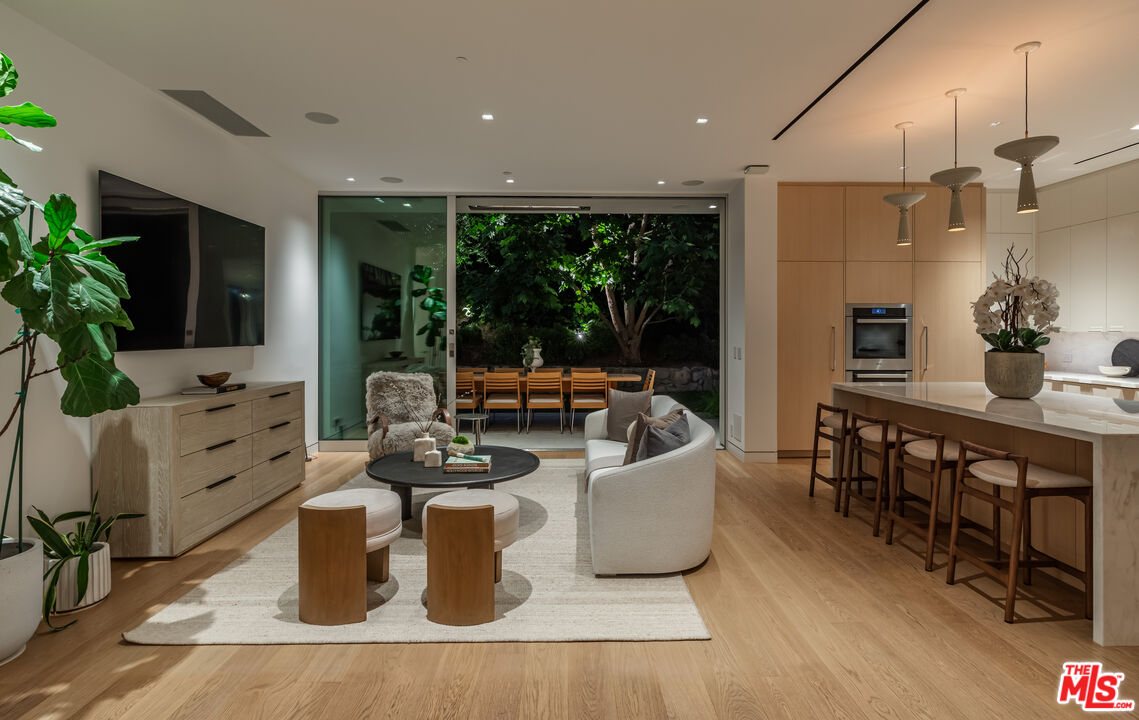 9011 Alto Cedro Dr