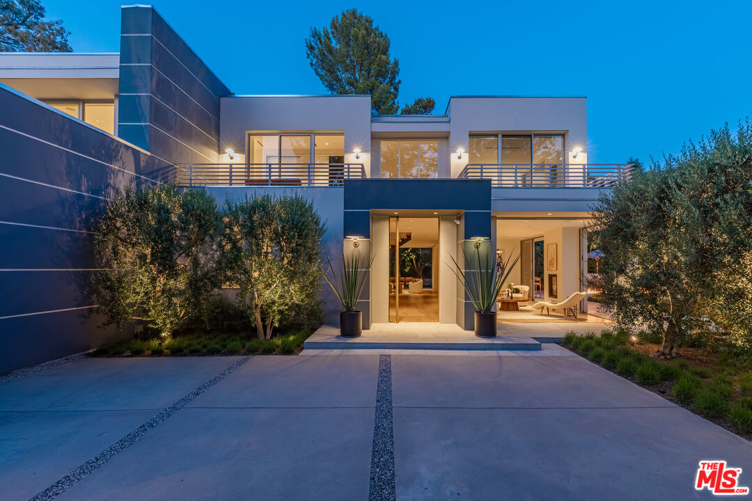 9011 Alto Cedro Dr