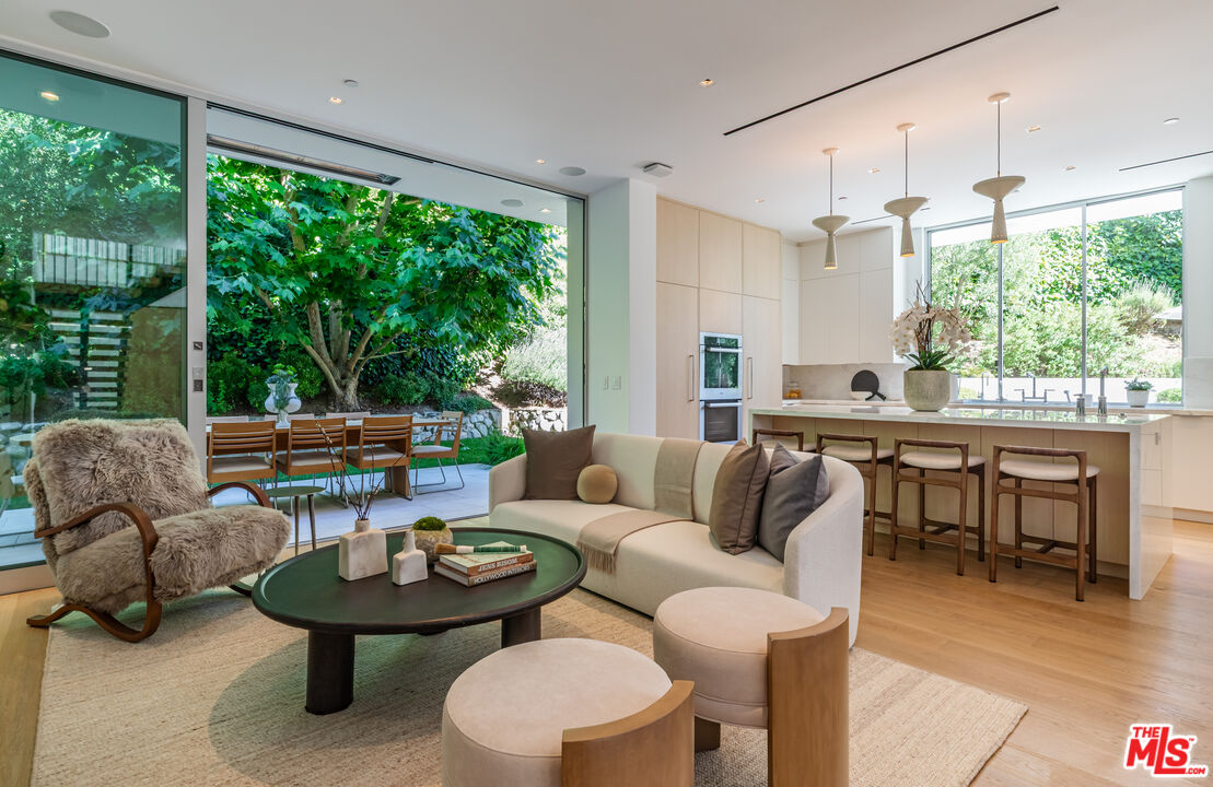 9011 Alto Cedro Dr