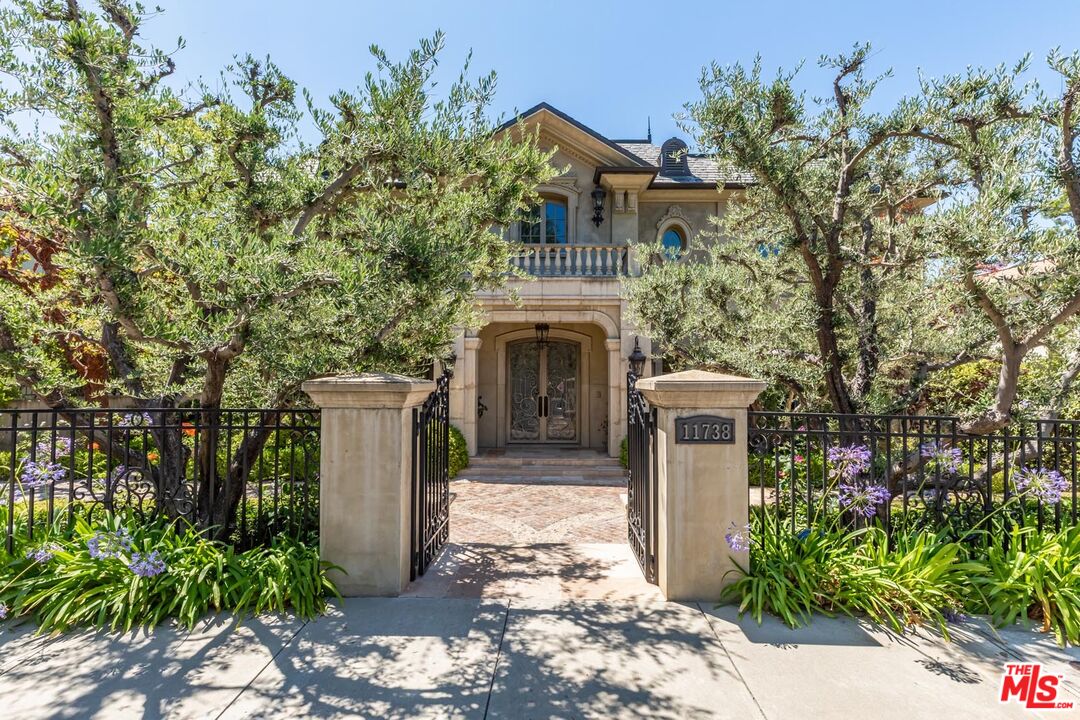 11738 Stonehenge Ln