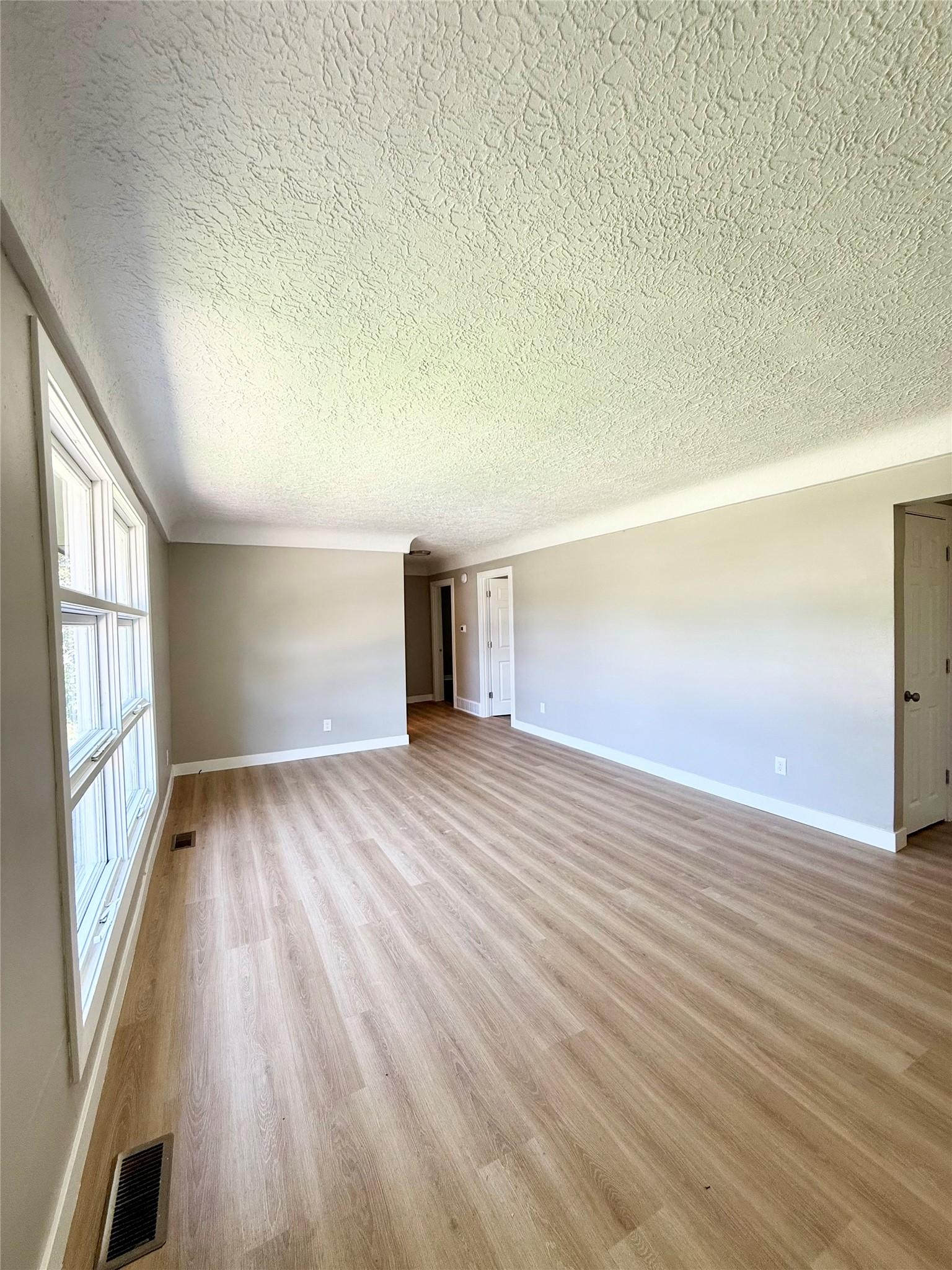 211 E Leach Avenue