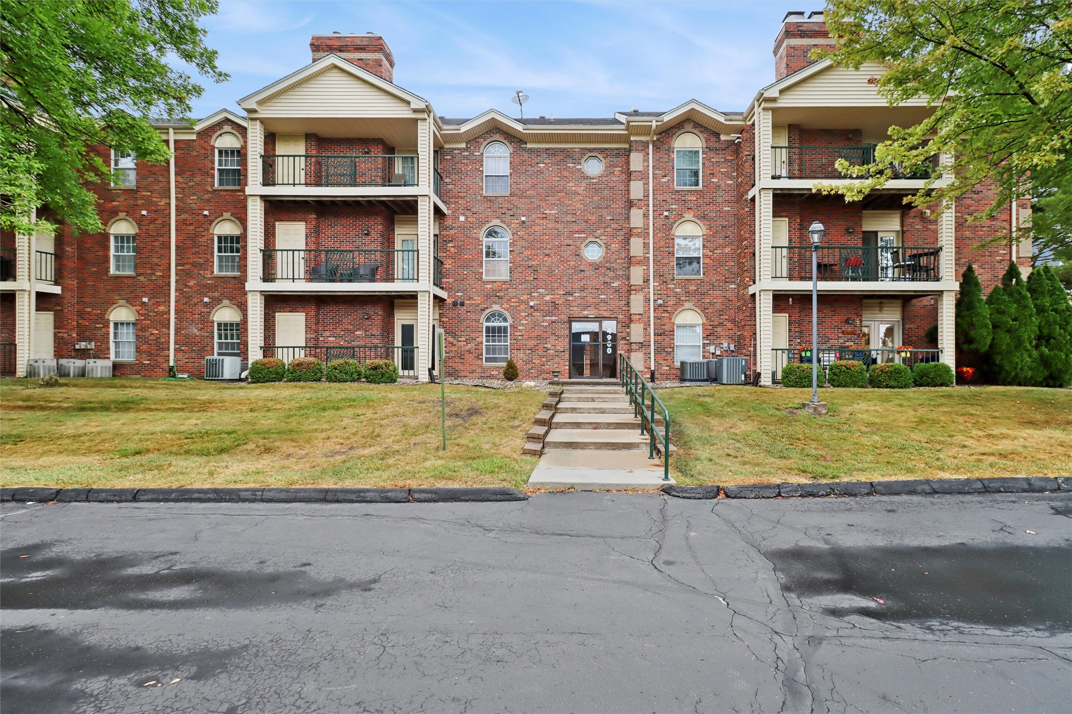4900 Pleasant Street 14