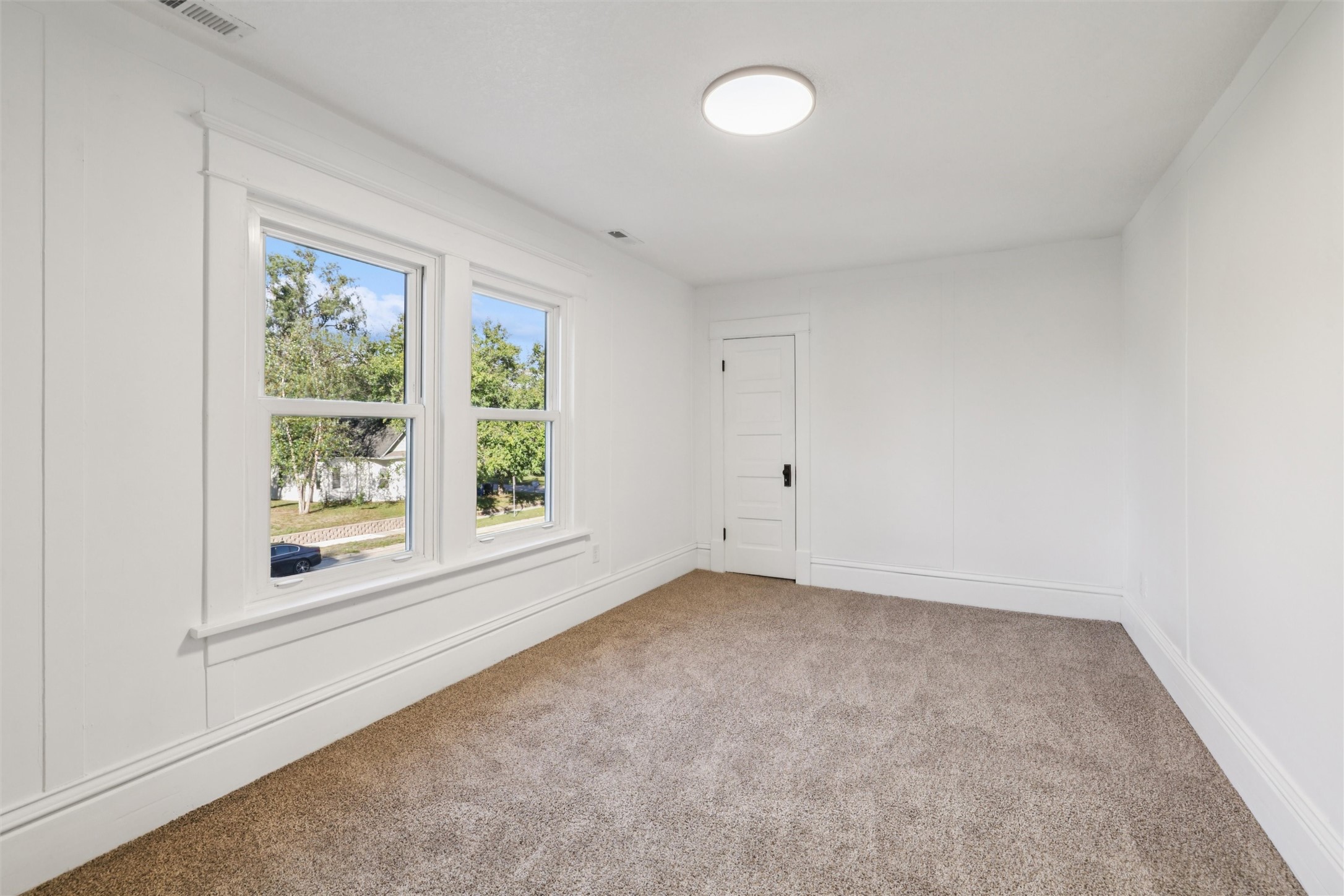 2537 E Walnut Street