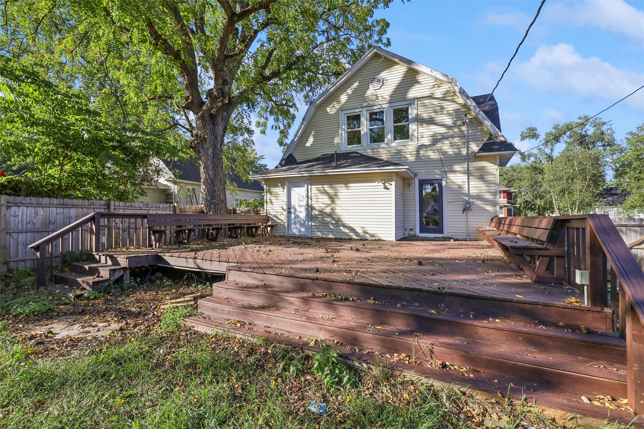 2537 E Walnut Street