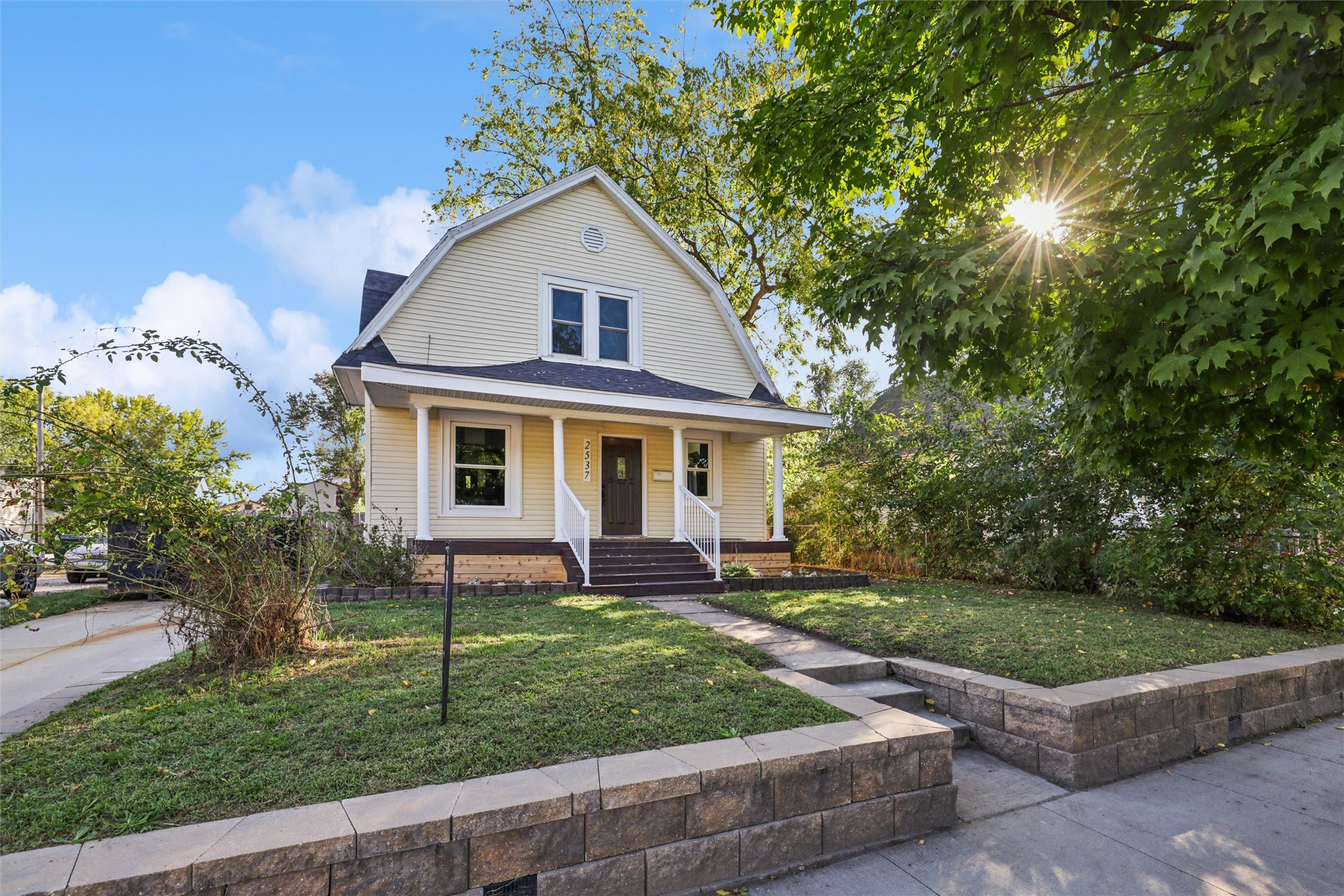 2537 E Walnut Street