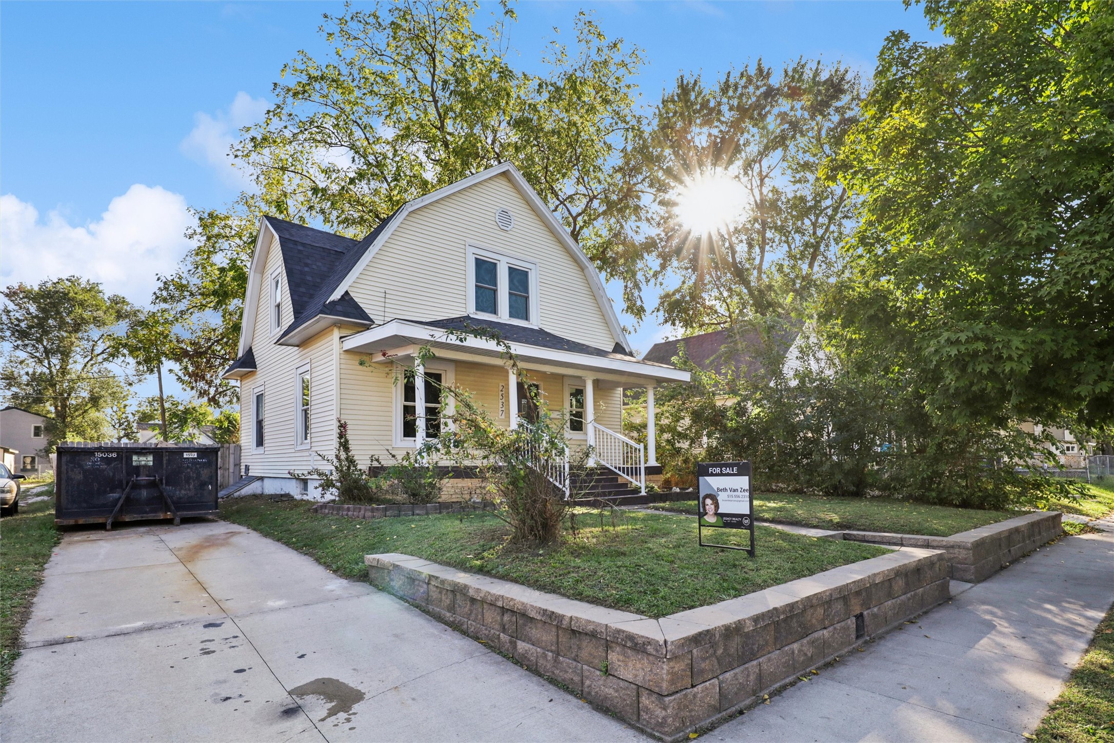 2537 E Walnut Street