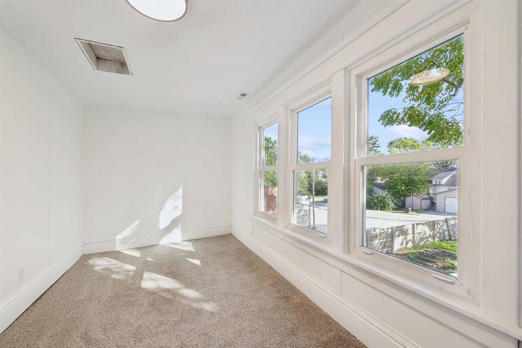 2537 E Walnut Street