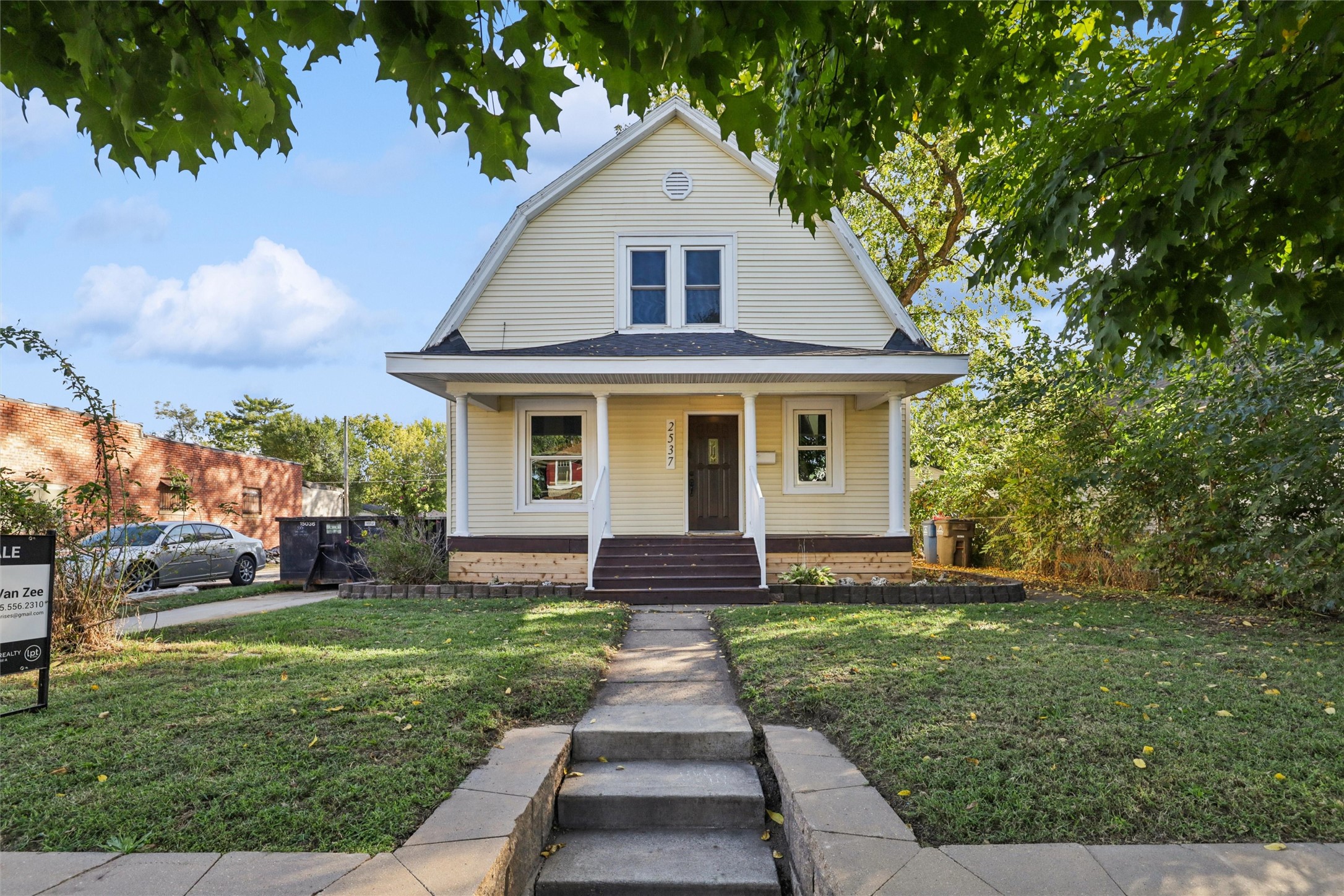 2537 E Walnut Street
