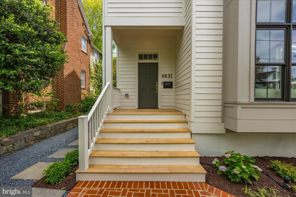 4631 49TH STREET NW