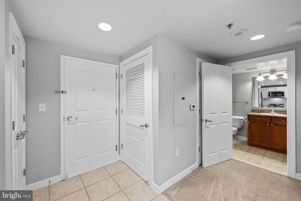 777 7TH STREET NW Unit: 1021