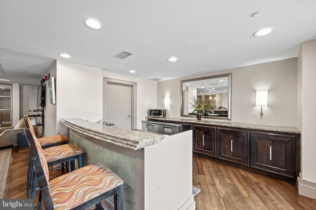777 7TH STREET NW Unit: 1021
