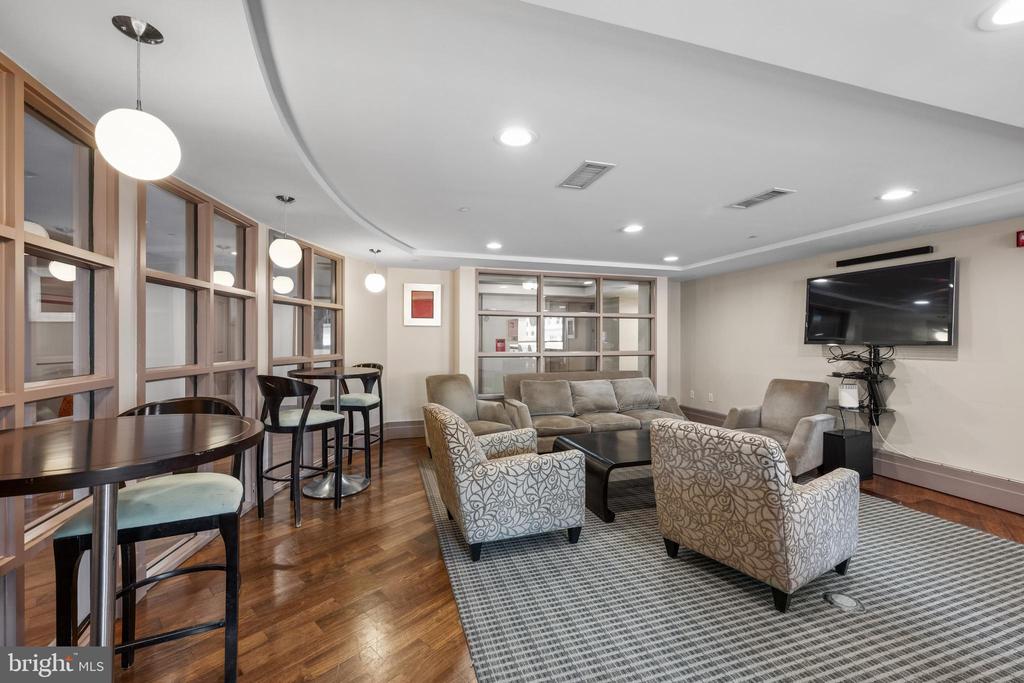 777 7TH STREET NW Unit: 1021