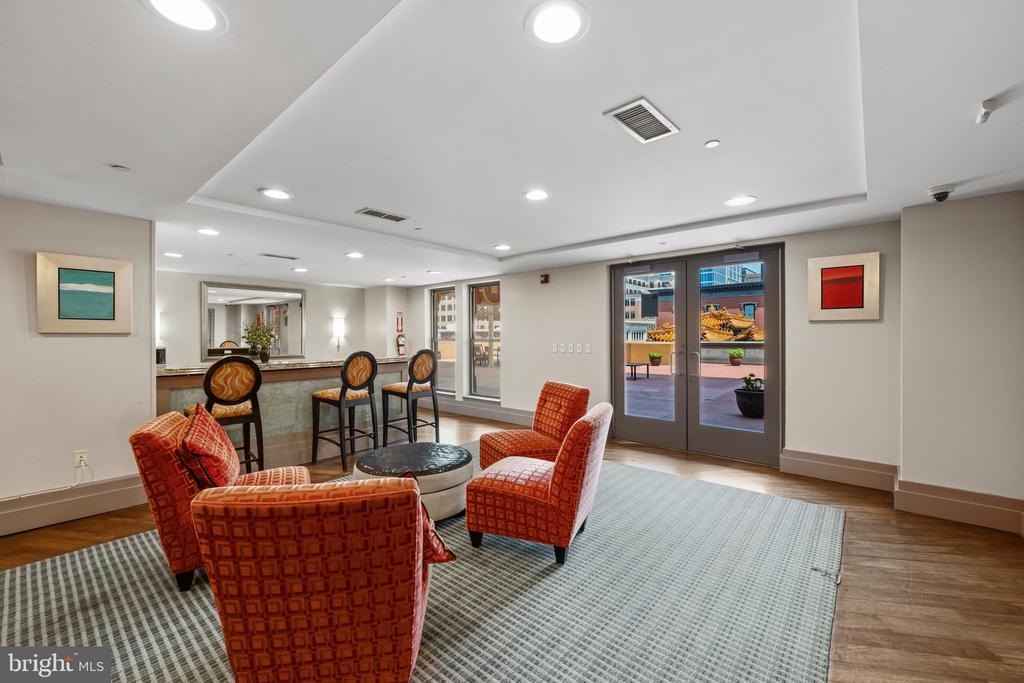 777 7TH STREET NW Unit: 1021