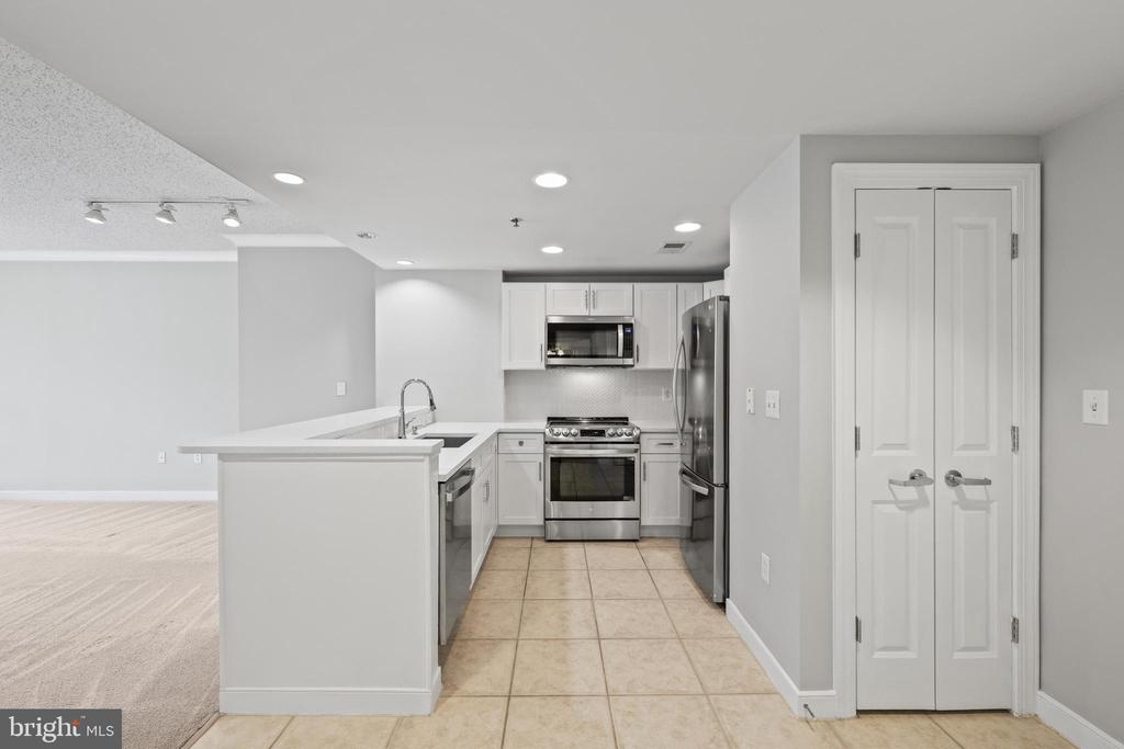 777 7TH STREET NW Unit: 1021