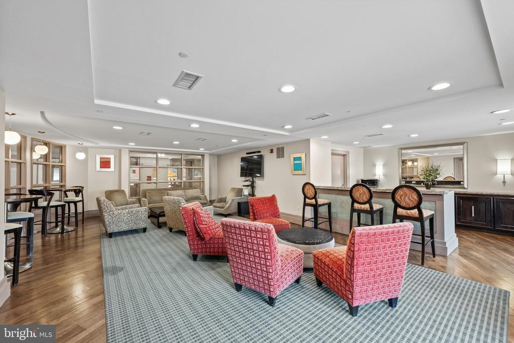 777 7TH STREET NW Unit: 1021