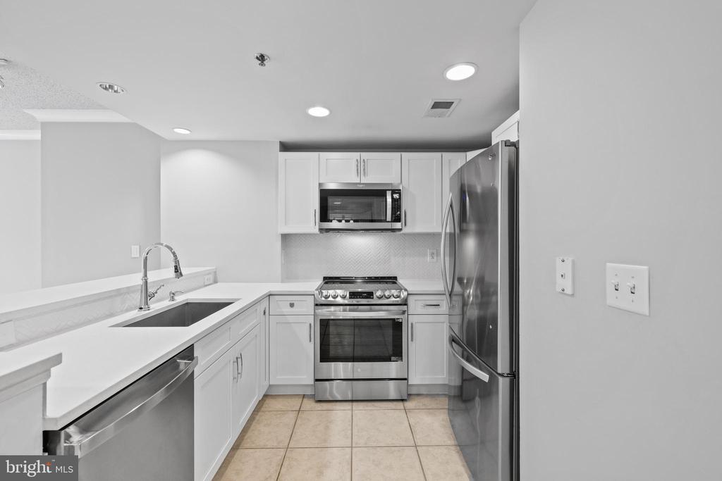 777 7TH STREET NW Unit: 1021