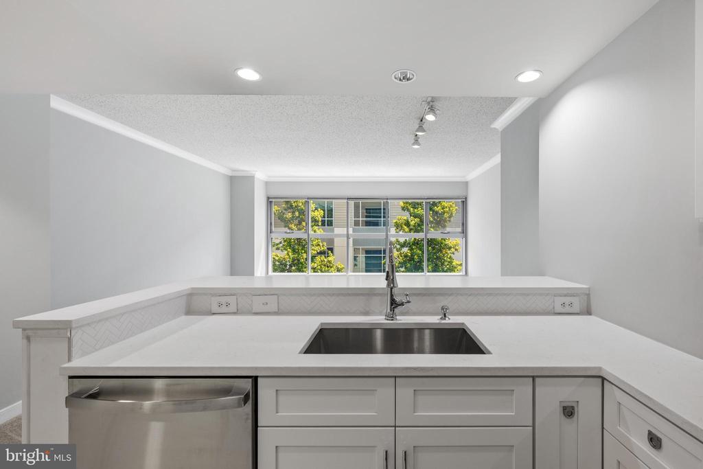 777 7TH STREET NW Unit: 1021