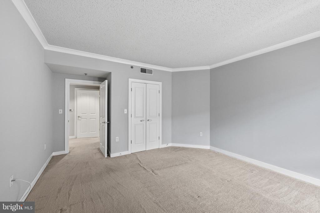 777 7TH STREET NW Unit: 1021