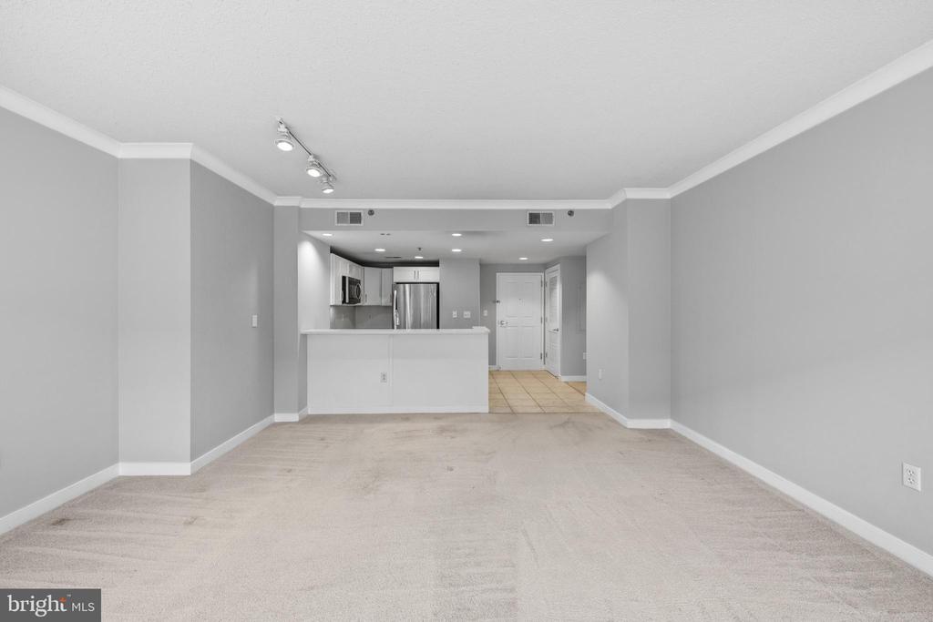 777 7TH STREET NW Unit: 1021