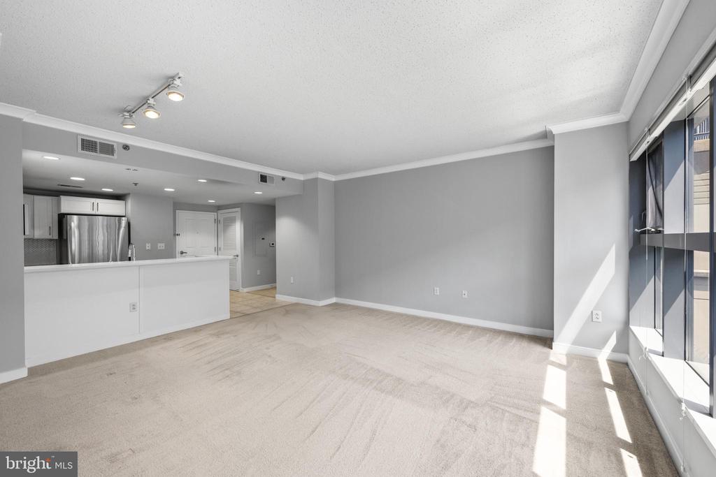 777 7TH STREET NW Unit: 1021